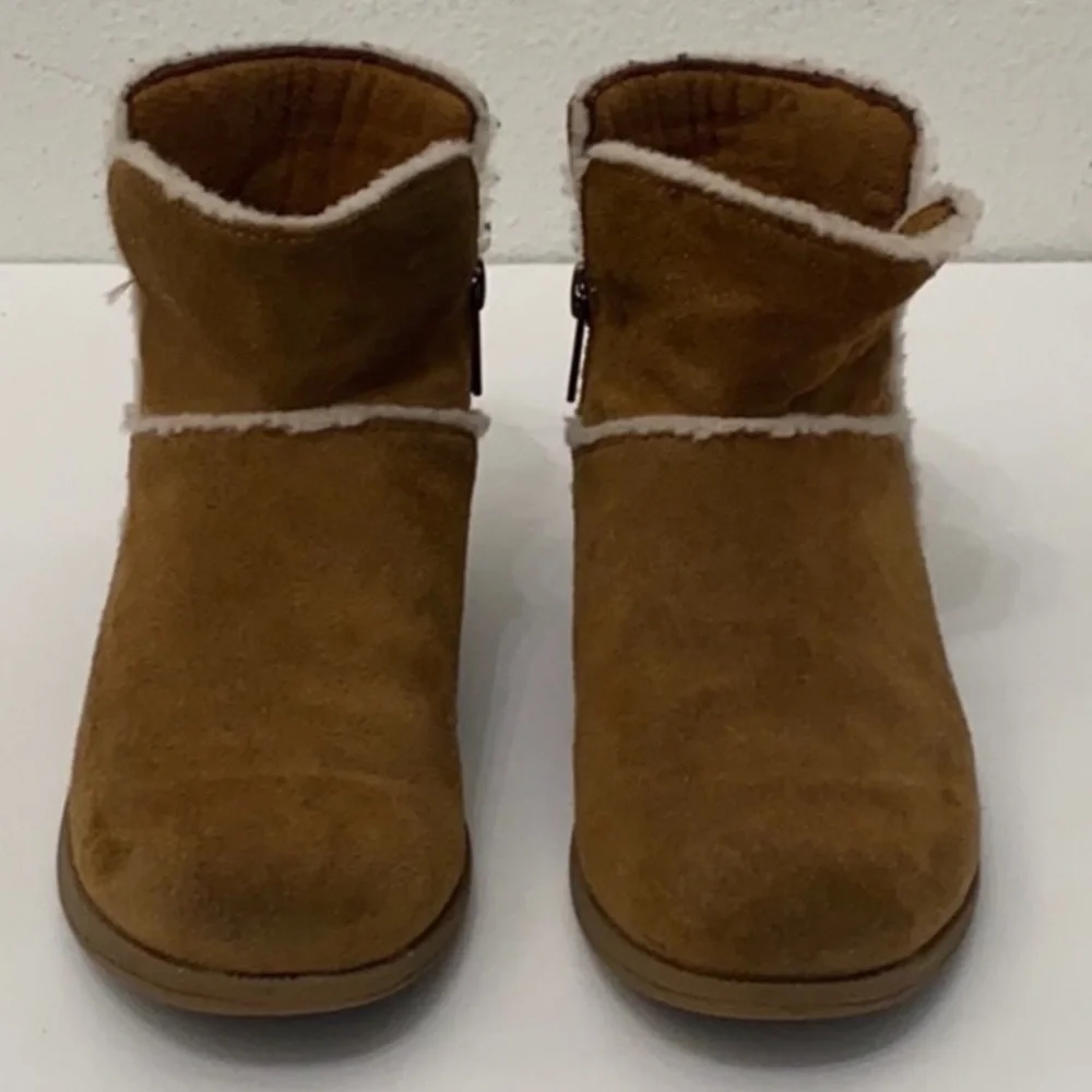 Authentic UGG designer little girls suede leather boots size 11